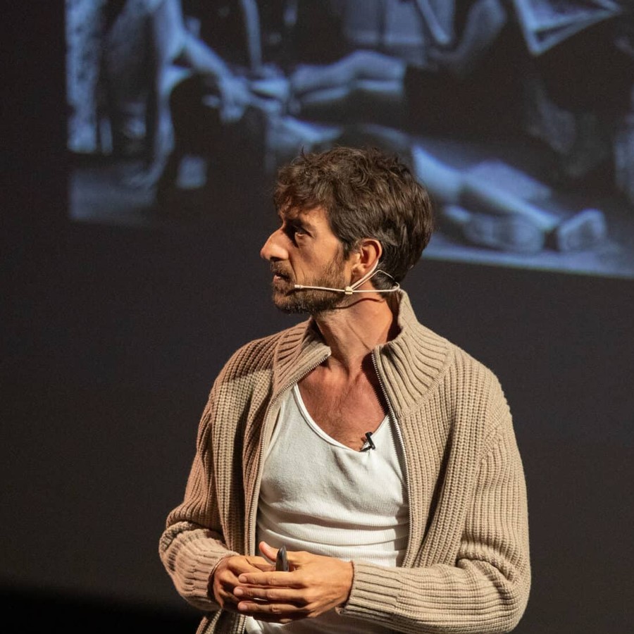 Matan Hakimi on stage - Gut Rules Course